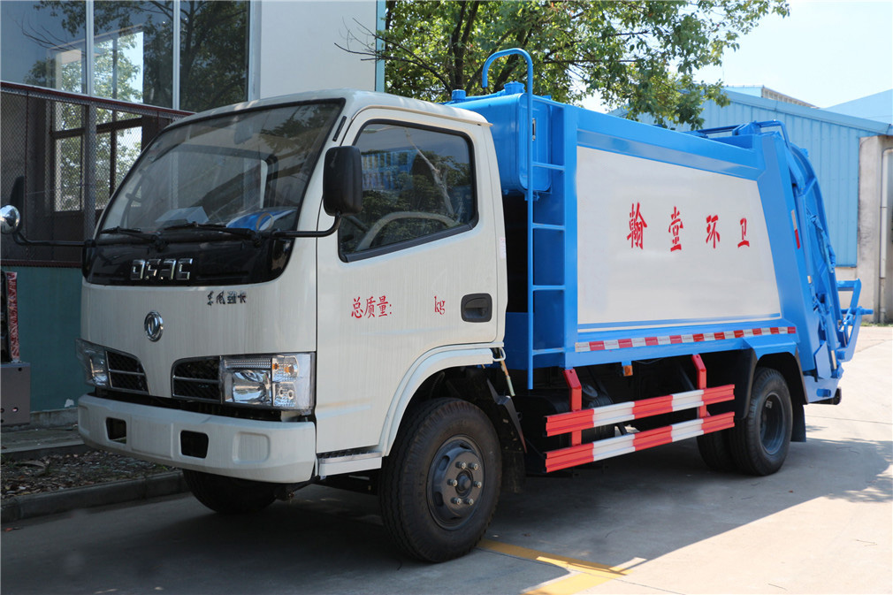 东风多利卡5方压缩垃圾车