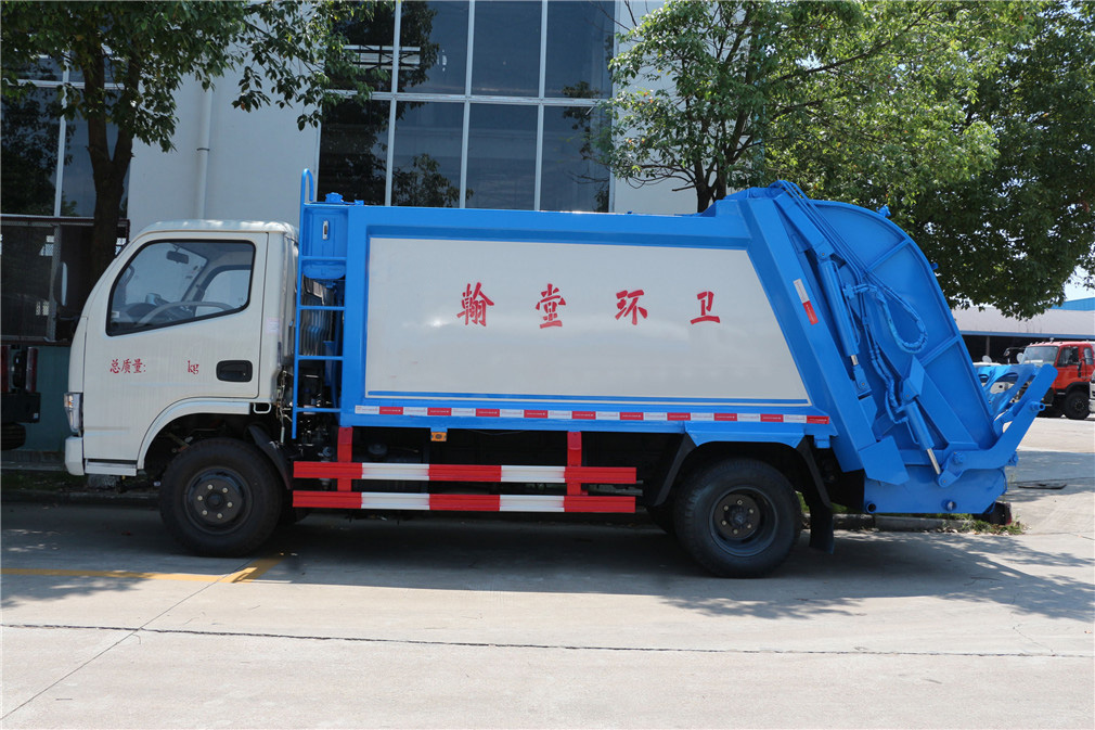东风多利卡5方压缩垃圾车