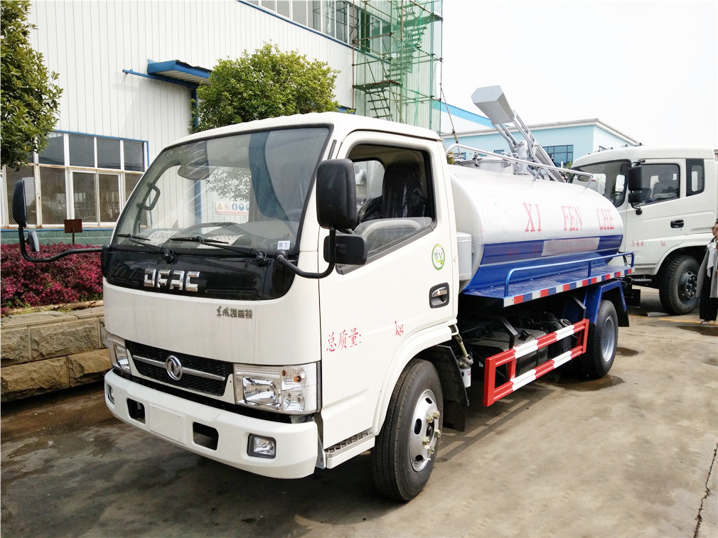 东风小多利卡5方吸粪车