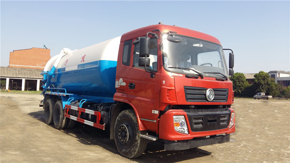 东风后八轮18方吸污车