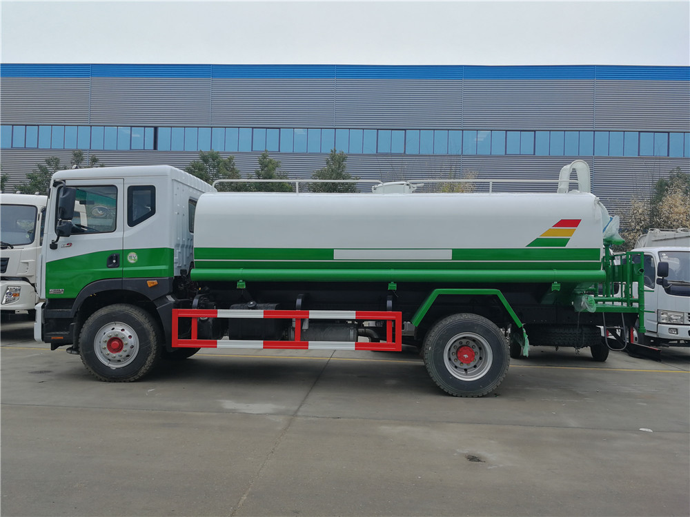 东风多利卡D9（15方）洒水车CLW5160GSSEA5型