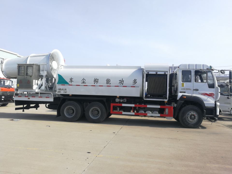 重气斯太尔抑尘车
