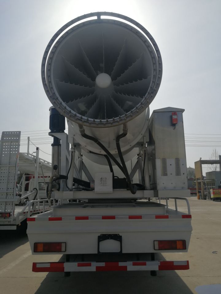 重气斯太尔抑尘车