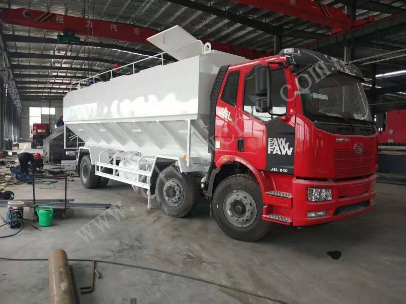 解放J6小三轴30方散装饲料运输车
