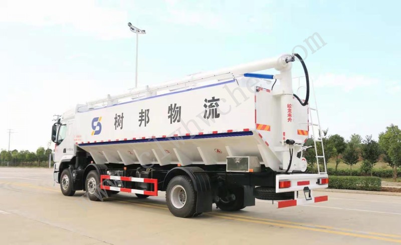 ​柳汽小三轴30方散装饲料运输车  价格  报价 厂家
