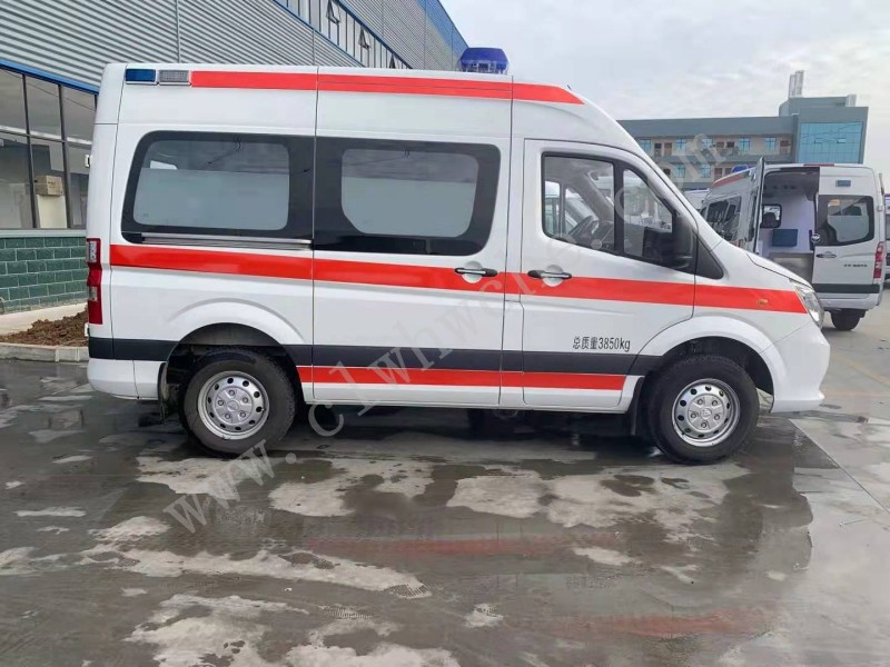 福田图雅诺短轴转运型救护车