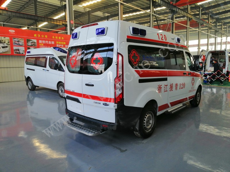 福特V362泰格顶监护型救护车