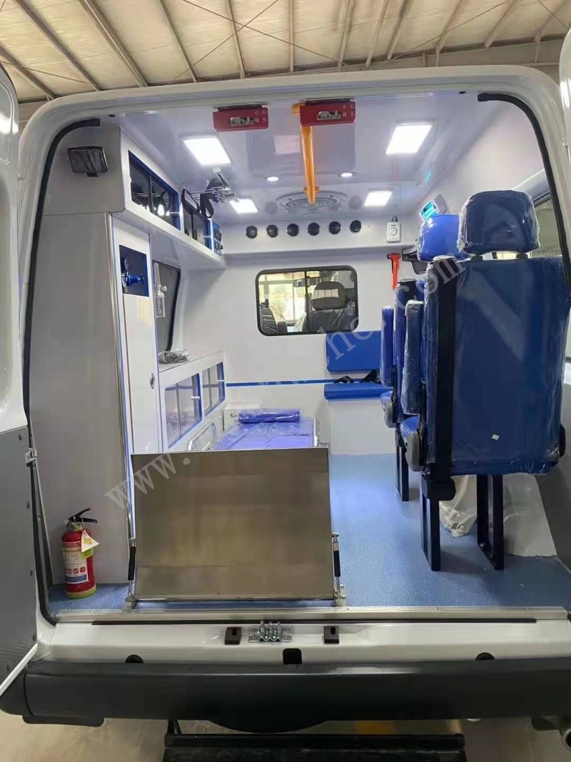 江铃特顺短轴监护型救护车