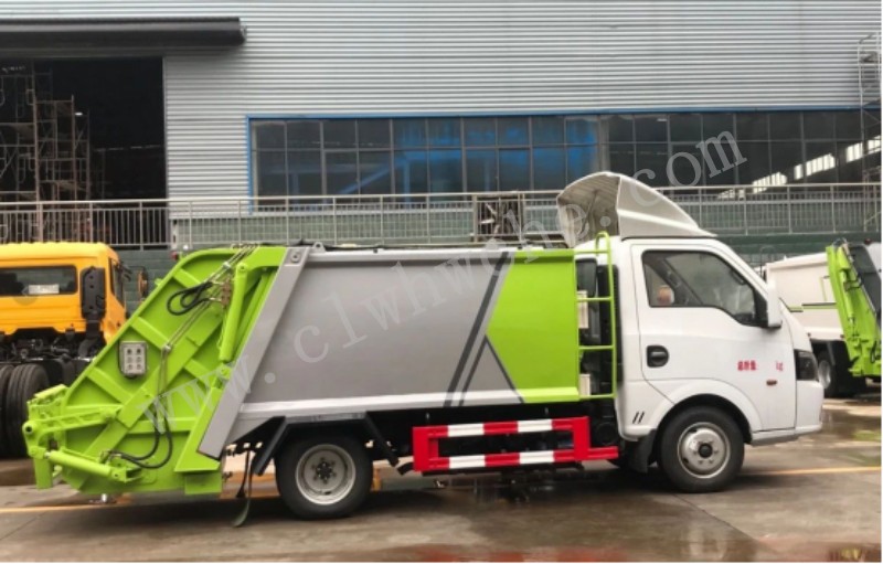 东风途逸4方压缩式垃圾车
