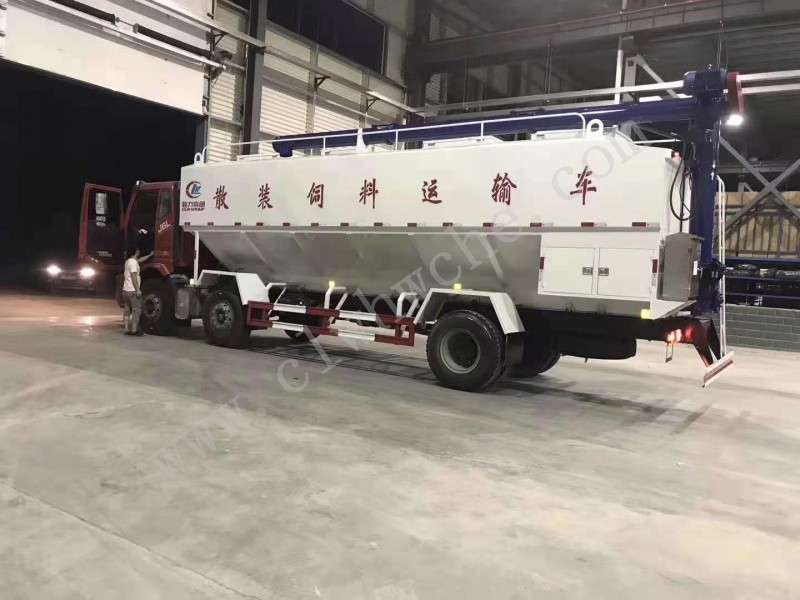 解放J6小三轴30方散装饲料运输车