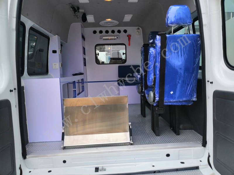 福特V348短轴中顶转运型救护车