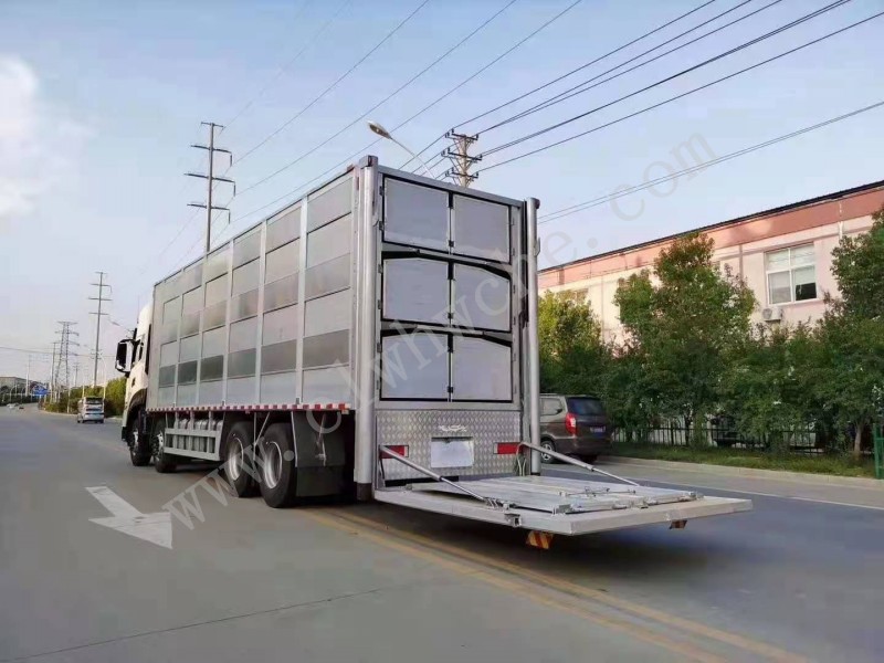 东风天龙前四后八畜禽运输车（运猪车） 