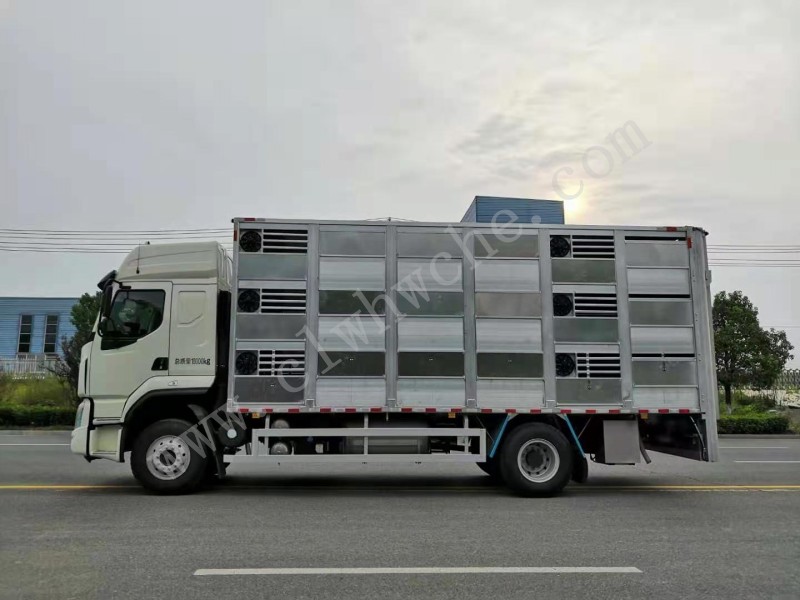 柳汽6.8米畜禽运输车（运猪车）