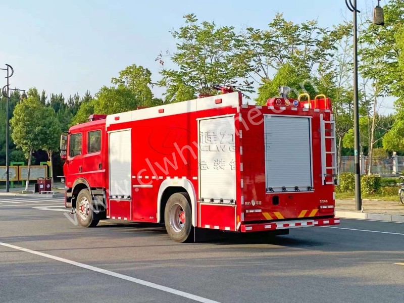东风6吨水罐消防车