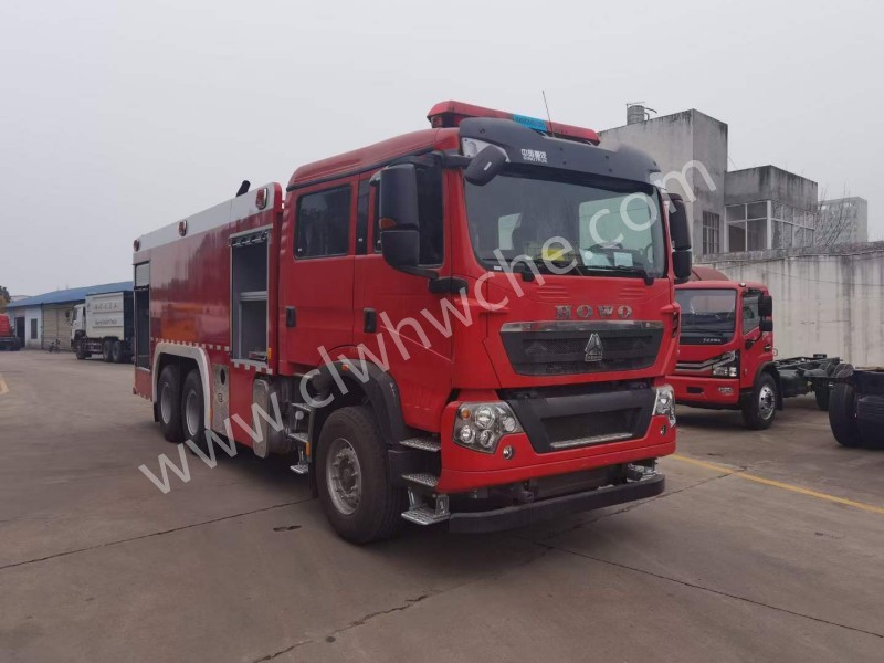 重汽豪沃16吨水罐消防车