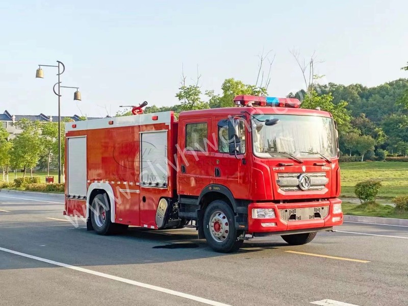 东风6吨水罐消防车