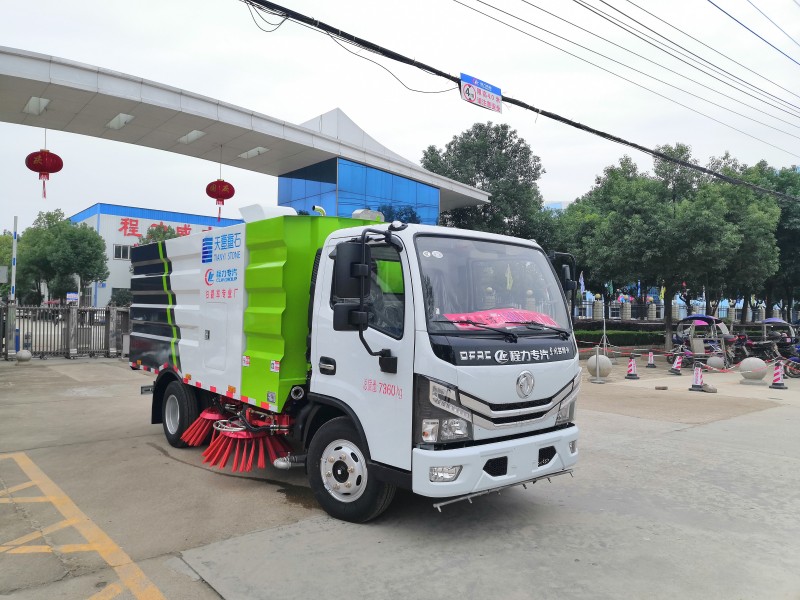 扫路车